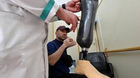 Amputado ucraniano desea tener pronto su prótesis para volver a combatir 