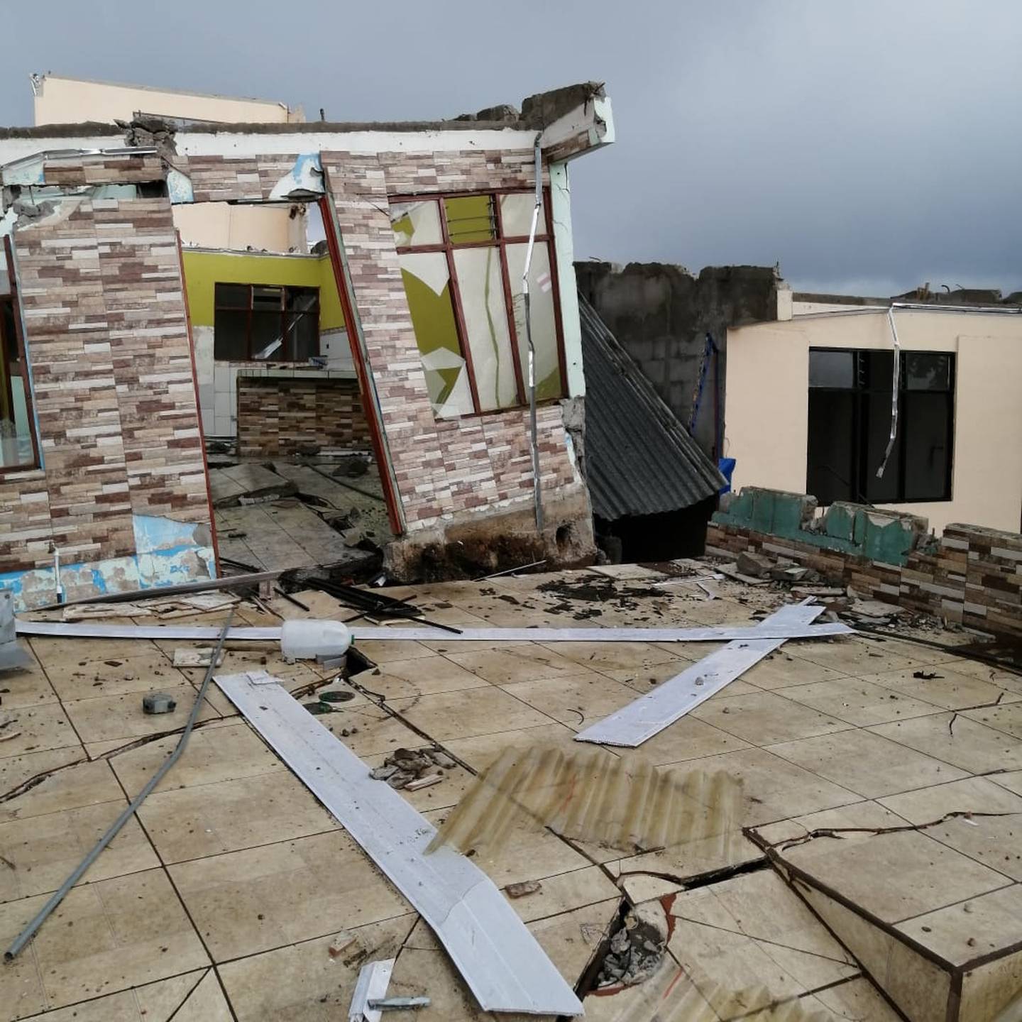 Deslizamiento causa destrucción de 27 casas en urbanización Valladolid de Desamparados. Foto cortesía.