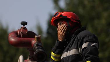 Horrible sorpresa: arrestan a bombero que empezaba incendios 