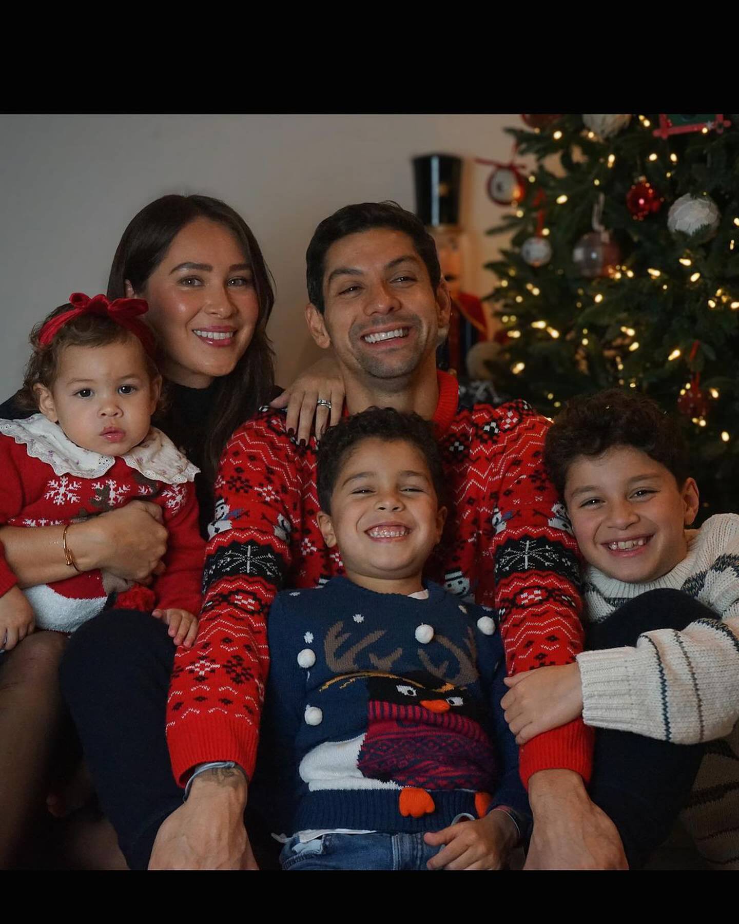 Cristian Gamboa, su esposa e hijos les desea Feliz Navidad.