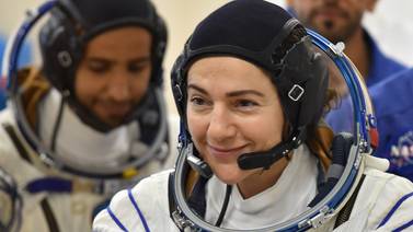 Astronauta impone récord como la mujer con más tiempo en el espacio