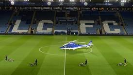 (Video) Helicóptero del dueño del Leicester se estrella y se incendia afuera del estadio