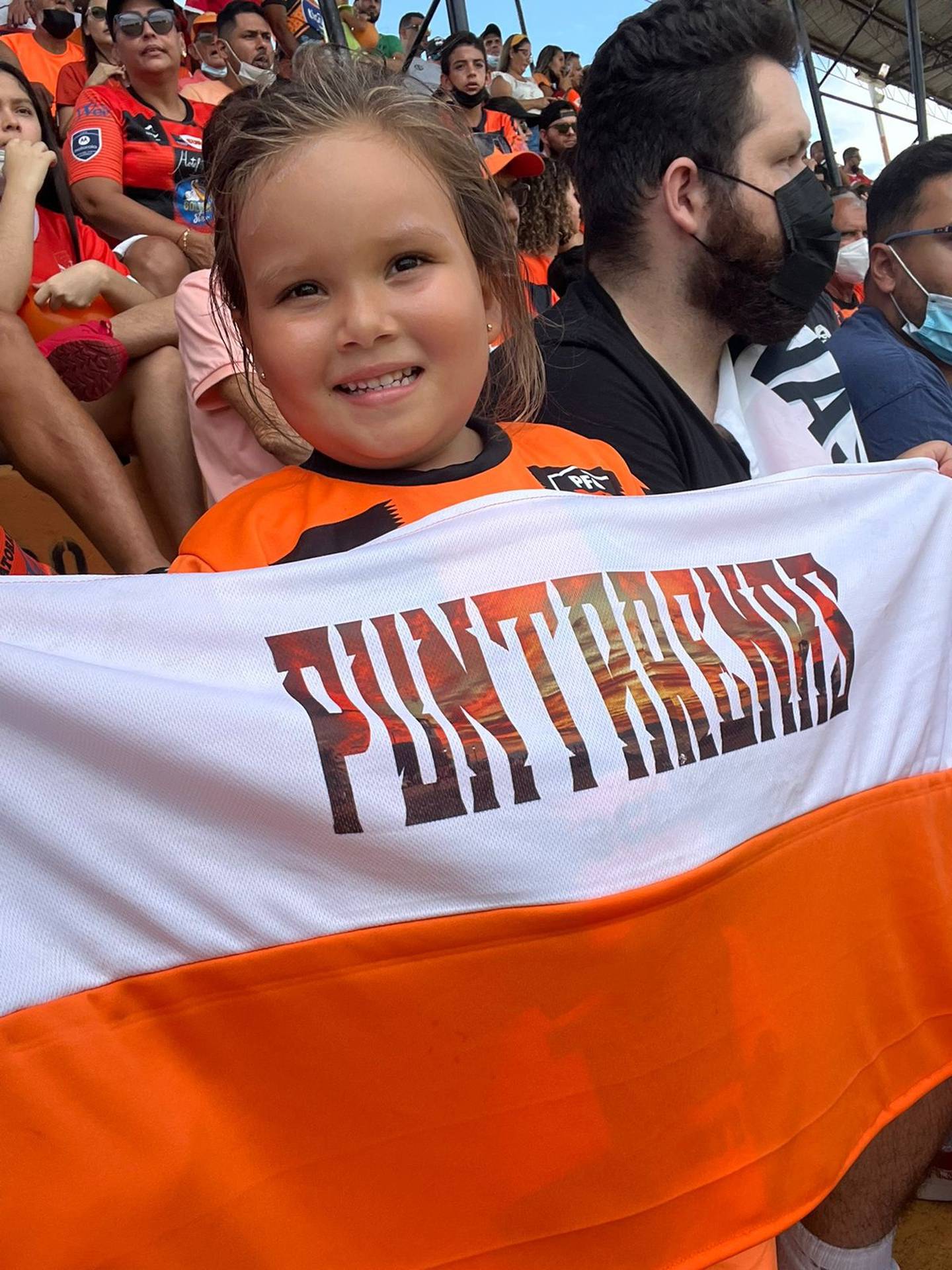 Eva Chaves, pequeña aficionada al Puntarenas FC. Cortesía.