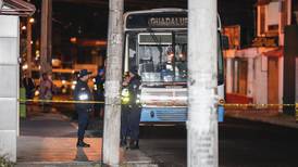 Chofer vivió noche de pesadilla por homicidio en   el bus que manejaba