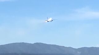 (Video) Falla en compresor de turbina de avión de United provocó detonaciones y fuego 
