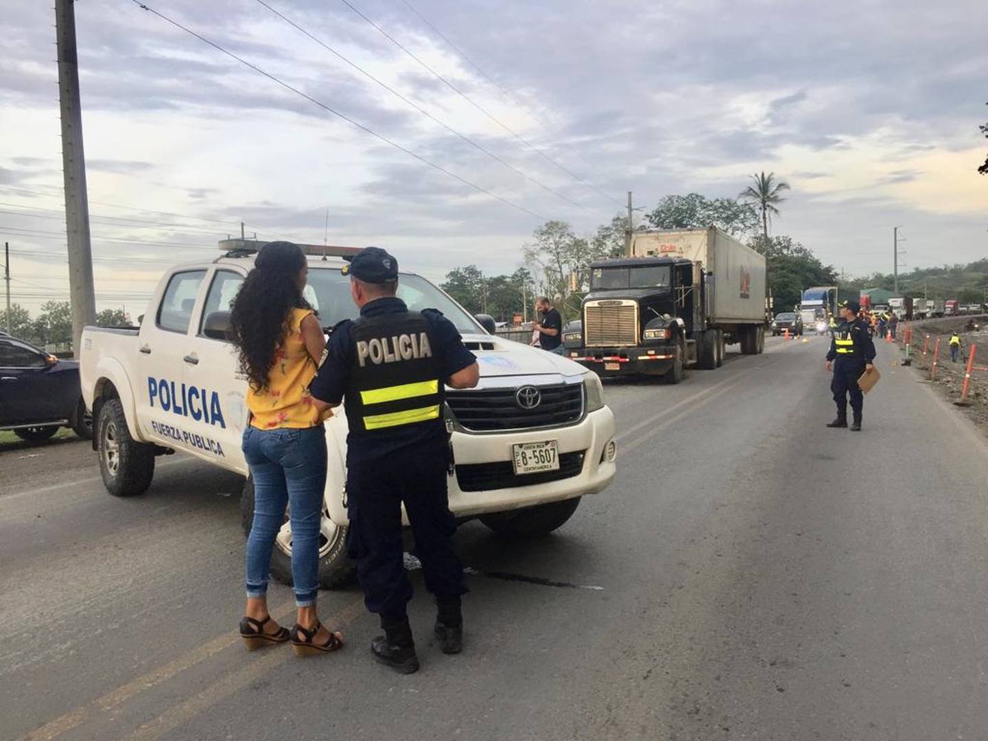 Mujer muere atropellada por conductor que se da a la fuga en Limón. Foto Raúl Cascante.