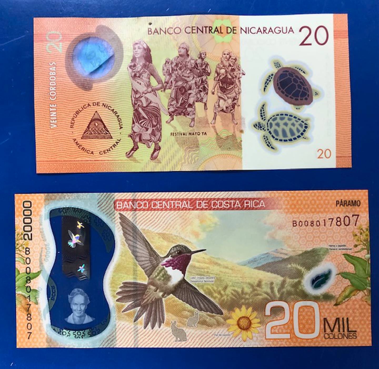 El billete de 20 córdobas de Nicaragua es gemelo del billete de 20 mil colones tico, lo que pasa es que el nicaragüense equivale a 500 colones ticos y están metiéndoselo a comercios y abuelitos
