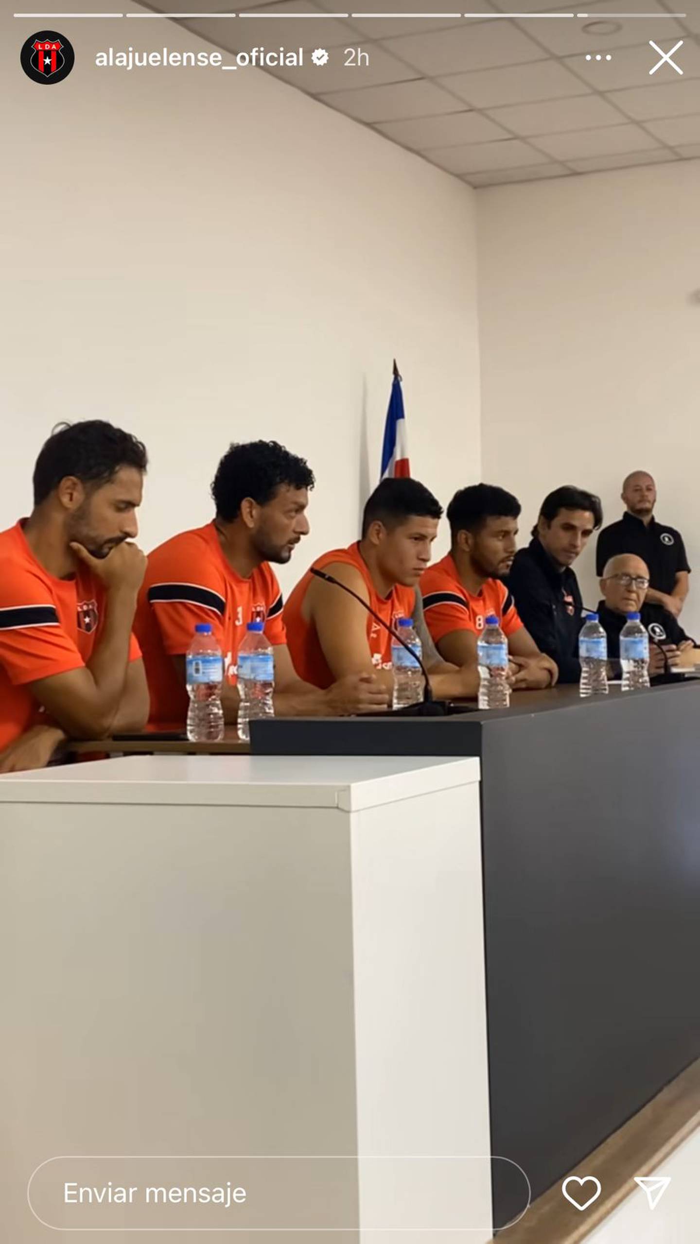 Johan Venegas estuvo junto a Michael Barrantes, Celso Borges, Alexis Gamboa y Bryan Ruiz dando un mensaje a los juveniles de Alajuelense