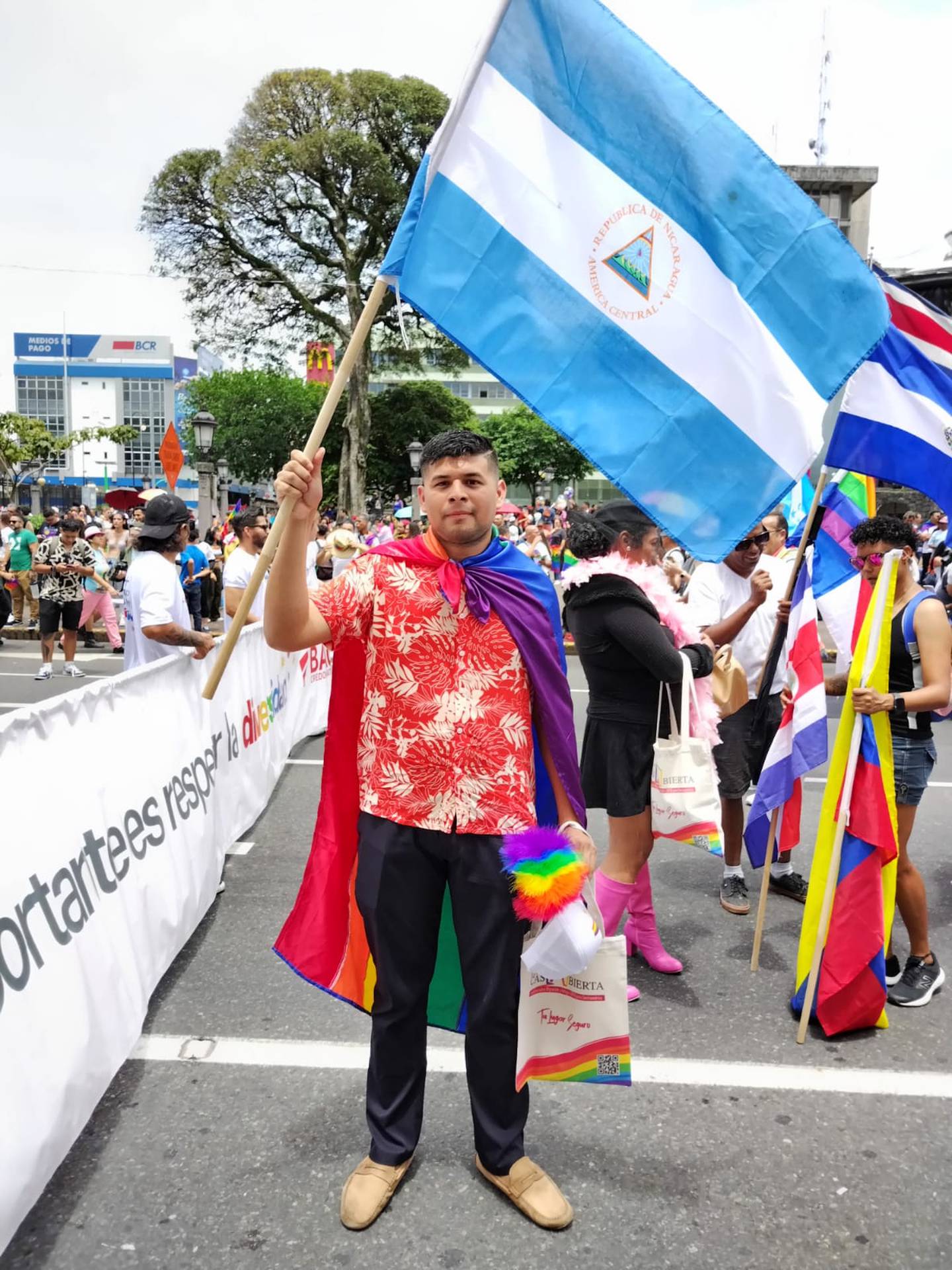 Enrique Martínez es un nicaragüense que llegó a Costa Rica en el 2018. Es integrante de la comunidad LGTBIQ y conversamos con él el pasado domingo 25 de junio, en medio de la Marcha de la Diversidad 2023. “Es la cuarta marcha en la que participo.