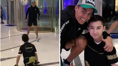 Niño que nació sin piernas se dio el lujo de jugar con  Maradona, Messi y Ronaldo