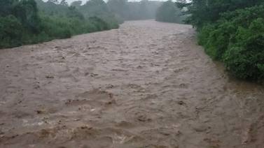 (Video) Vecinos de la zona norte reportan que bajó una cabeza de agua en el río Toro