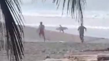 Surfista y abogado afirman que policía que disparó en la playa no usaba arma de reglamento 