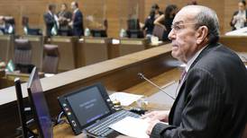 Operaron a Rodrigo Arias por un accidente que sufrió en la Asamblea Legislativa