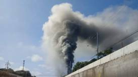 Fuego y humo consumieron empresa Planta Mango en Limonal