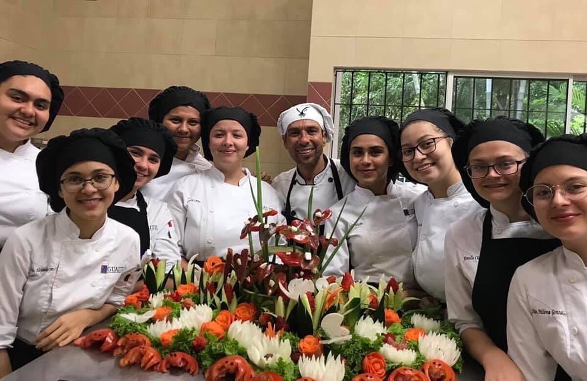 Academia De Gastronomia Ofrece Becas Para Jovenes Mujeres La Teja