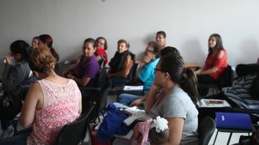Muni de Alajuela le enseña a las mujeres cómo servir a la comunidad