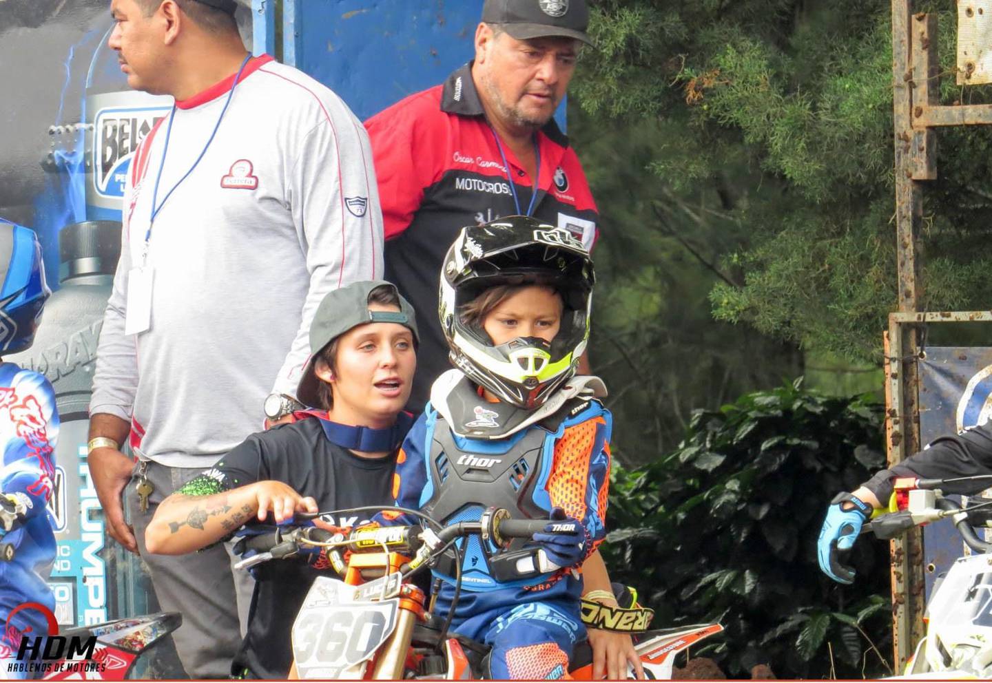María Paula Saborío trabaja dando clases de motocross a niños. Foto: Cortesía