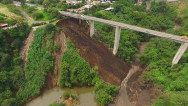 (Video) Así fue el impresionante deslizamiento de tierra cerca del puente del Saprissa