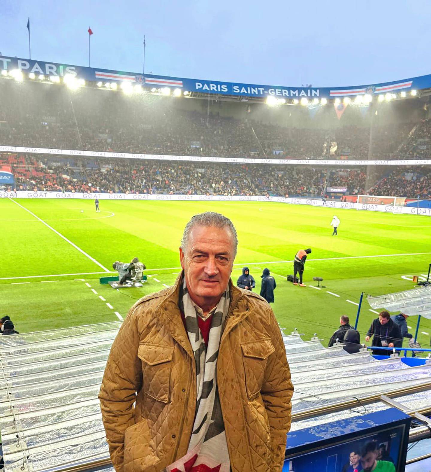 En la visita a París, Gustavo Alfaro salió solo en el estadio del París Saint Germain, adonde se vería con Keylor Navas. Foto: Cortesía Prensa Fedefútbol