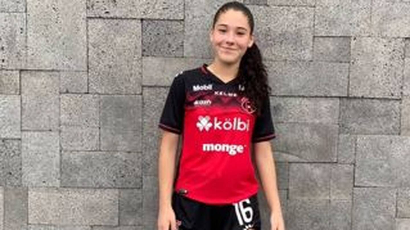 Wyzangel López, hija de Wílmer López, está en las ligas menores de ALajuelense. Foto: Instagram