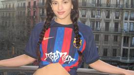 Rosalía armó polémica por cambiarle la letra al himno del FC Barcelona