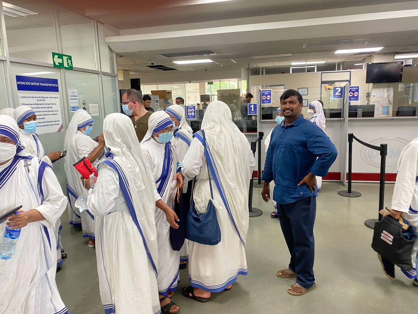 Dieciocho Hermanas de la Caridad de la Madre Teresa de Calcuta están realizando trámites migratorios, este 6 de julio, para ingresar a Costa Rica porque el dictador, Daniel Ortega, las expulsó de ese país