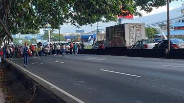 ¡Atención conductores! Manifestantes bloquean la autopista General Cañas 