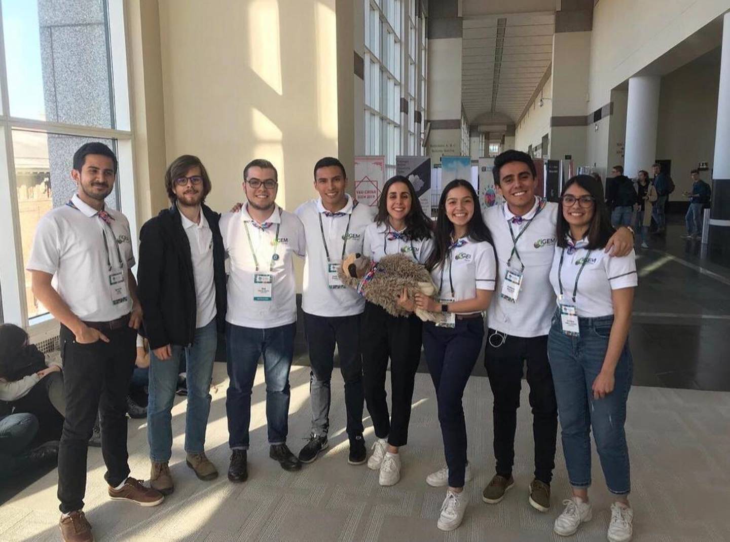 Jóvenes costarricenses ganan medalla de plata en prestigioso concurso