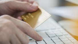 Trabajadores independientes y asegurados voluntarios pueden pagar seguro con tarjeta de crédito