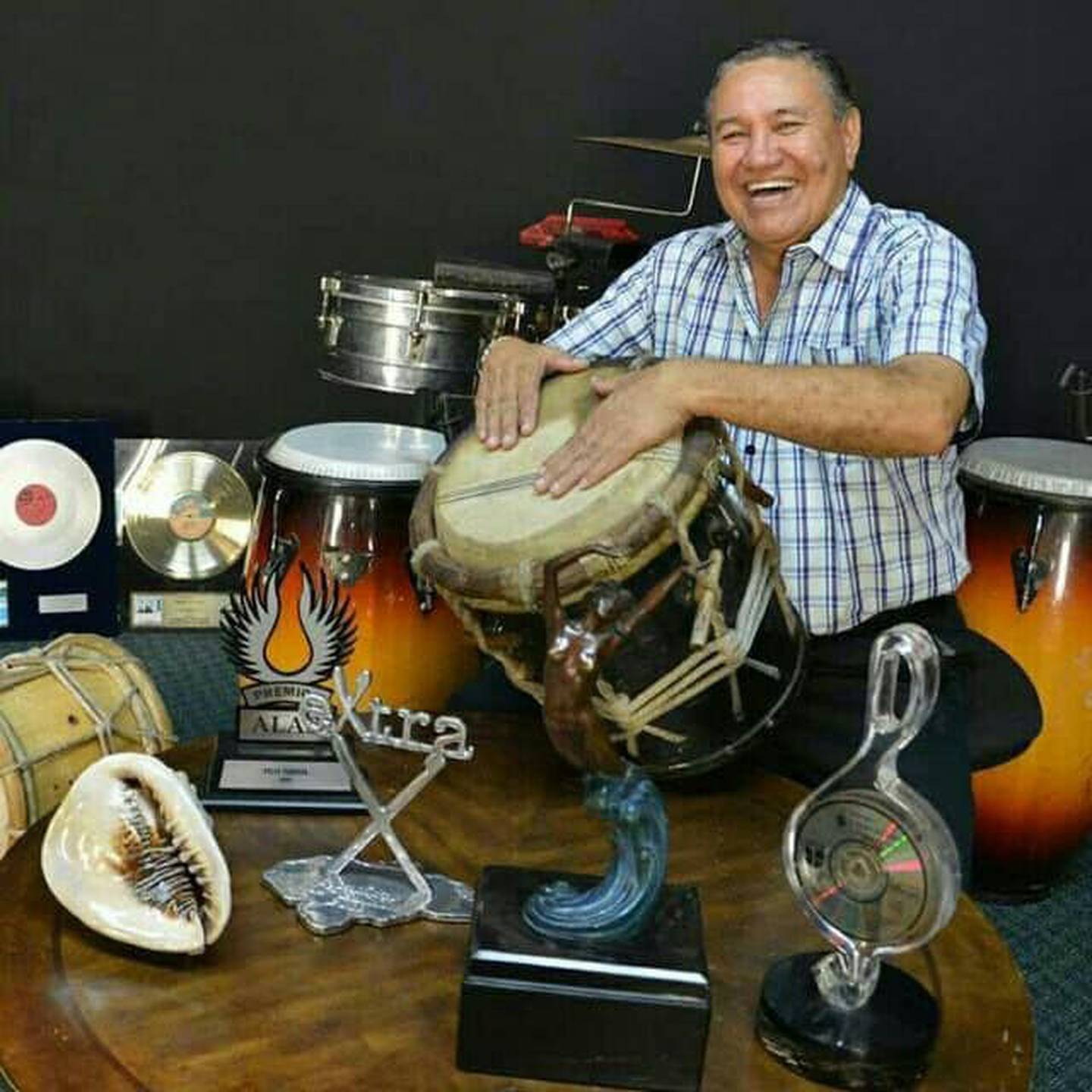 Pompilio Tejeda conocido como Pilo Tejeda el hondureño fundador de Banda Blanca y compositor de la canción Sopa de Caracol