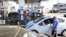 Gasolina no bajará más para crear fondo que ayude a afectados por la crisis