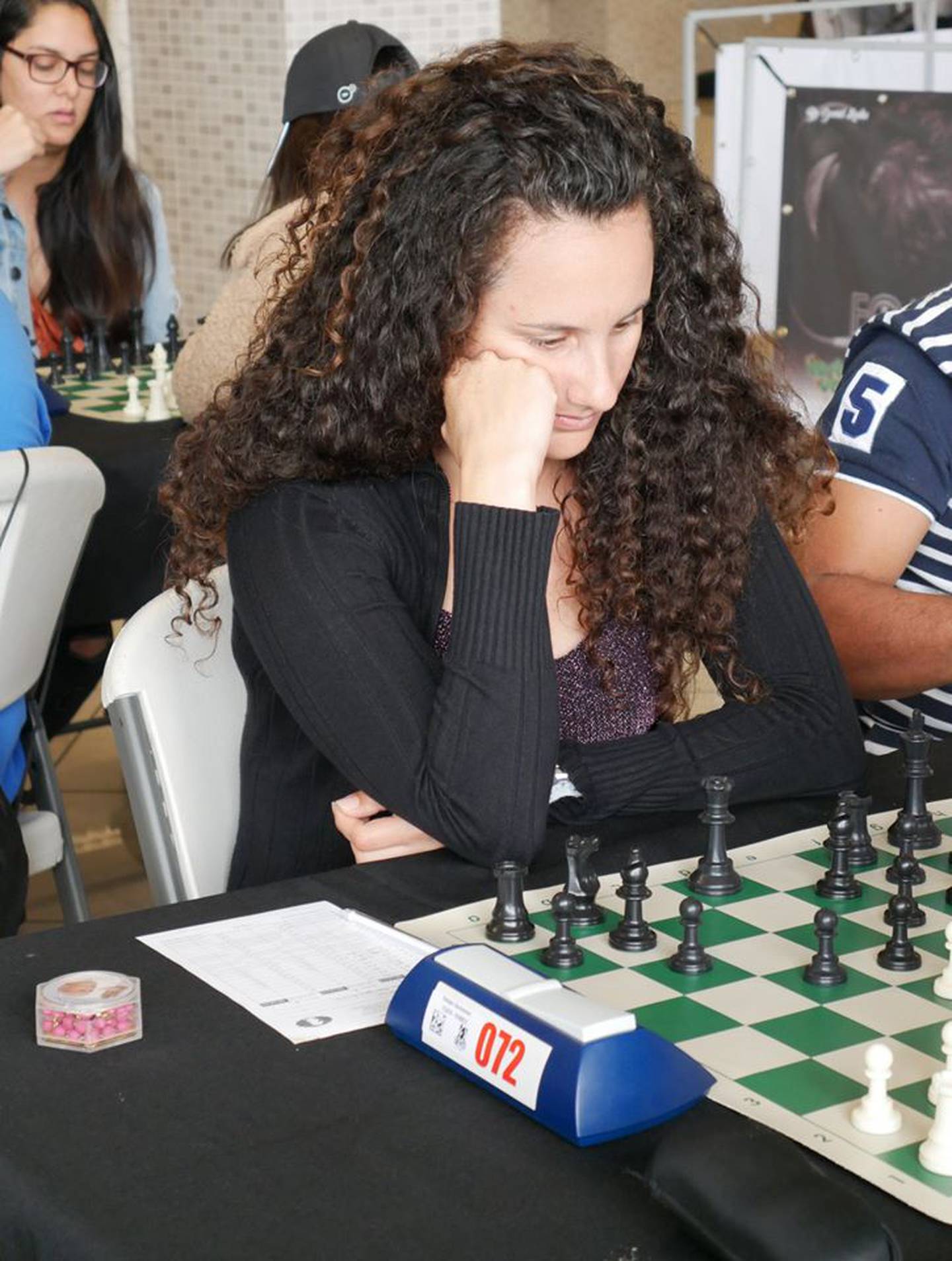 María Elena Rodríguez es ajedrecista nacional y no puede jugar una partida sin tener el rosario que le regaló su mamá