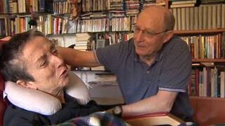 Hombre ayuda a morir a su esposa, paralizada desde 1989, y lo detienen