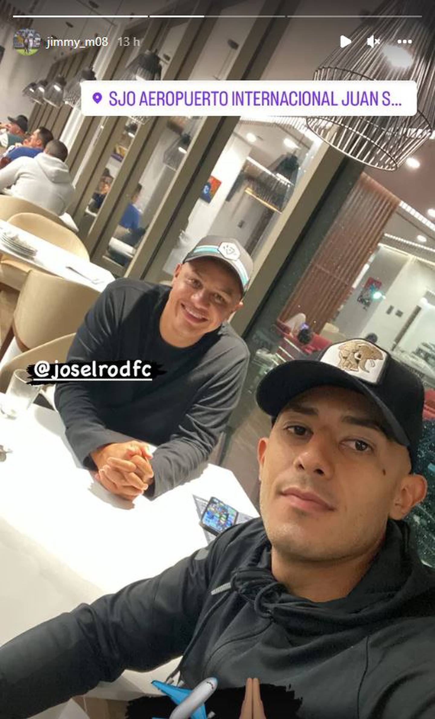 Jimmy viajó con su representante, José Luis Rodríguez. Instagram.
