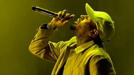 Liberan sin cargos al cantante Chris Brown después de ser arrestado por supuesta violación