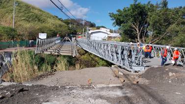 ¿Cómo va la colocación de los puentes bailey en Bajo Los Ledezma?