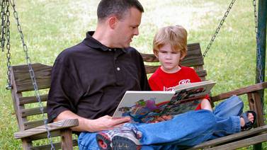 Diviértase en familia leyendo con los más pequeños de la casa 
