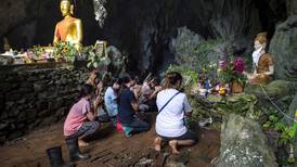 ¡Rescatan a los 12 niños y al entrenador de la cueva en Tailandia!