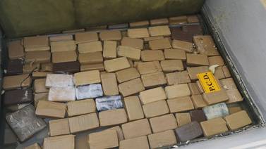 Decomisan 500 paquetes de cocaína a embarcación frente a Cabo Blanco 