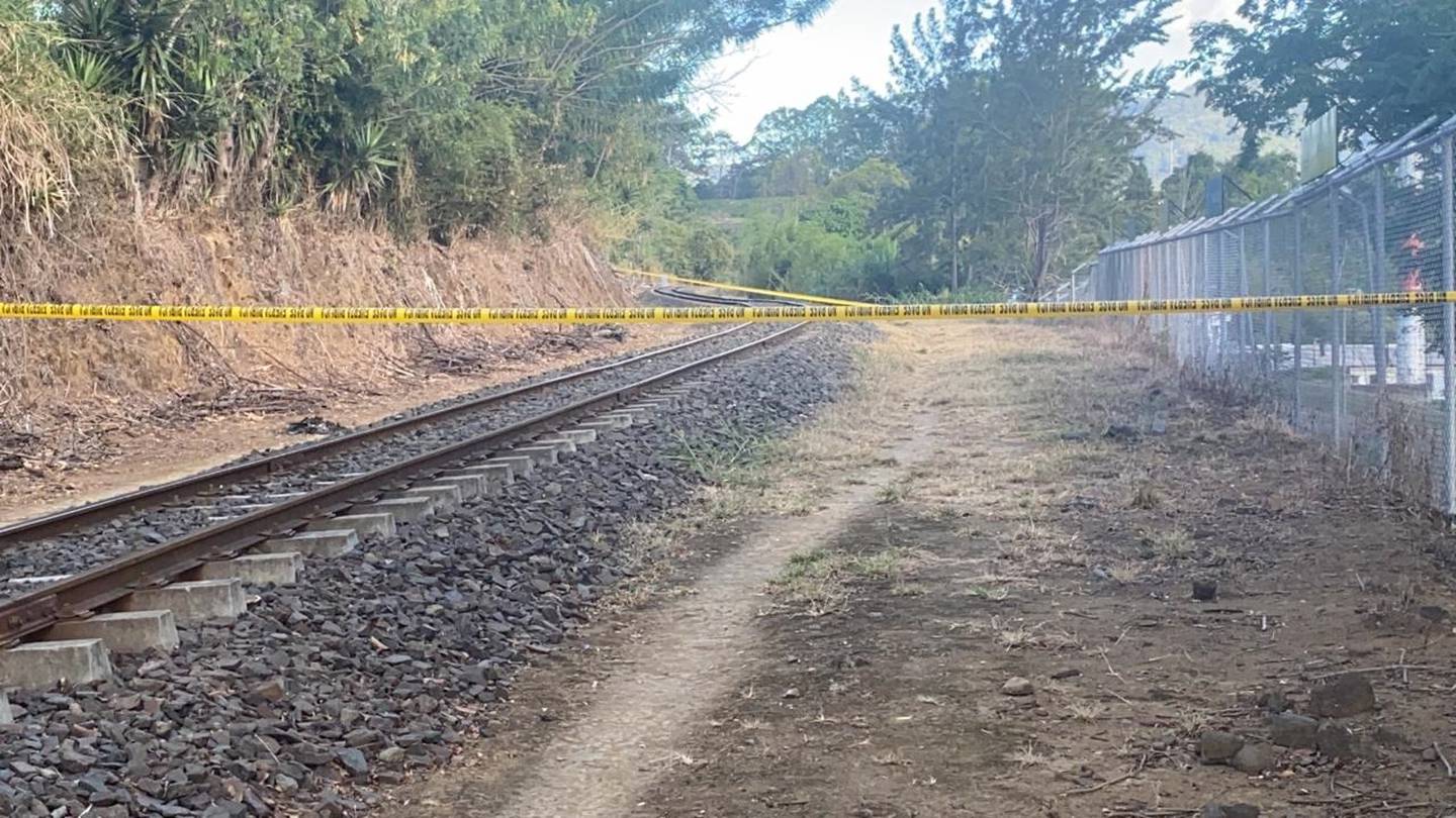 Fallecida vías del tren en Curridabat. Foto cortesía.