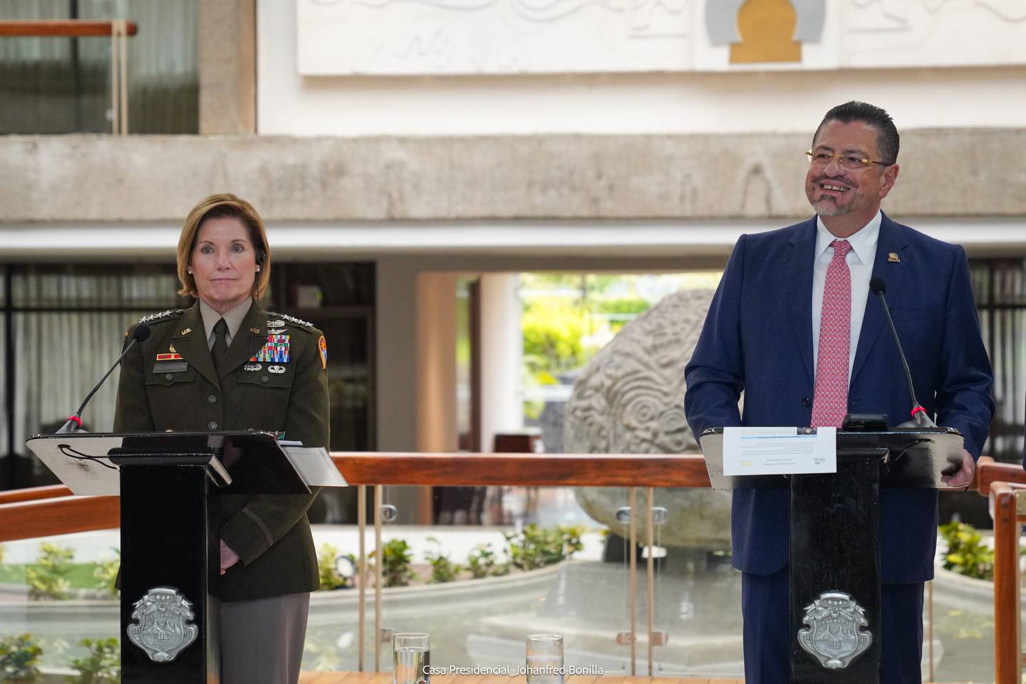 El Presidente Rodrigo Chaves recibió a la General Laura Richardson Comandante del Comando Sur de los Estados Unidos.