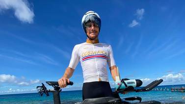 Médico tico rompe récord nacional de Ironman en Cozumel y clasificó al mundial de Hawái