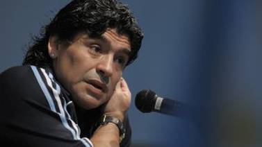 Maradona renuncia al club Al Fujairah al no poder llevarlo a la primera división de los Emiratos Árabes
