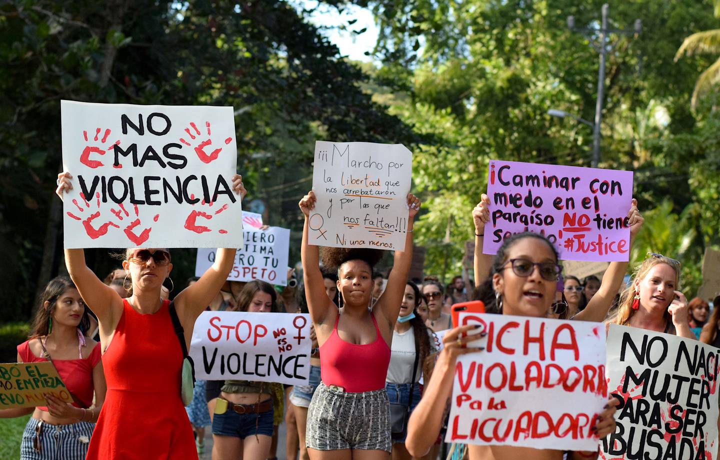 Unidas Talamanca se manifestaron en Puerto Viejo, donde una joven danesa, cuyo nombre no fue revelado, fue agredida sexualmente por varios hombres, el 6 de enero.