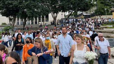 Decenas caminaron y rezaron el rosario por la última ruta de Marco Calzada 