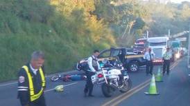 Dos motociclistas murieron al chocar contra un tráiler
