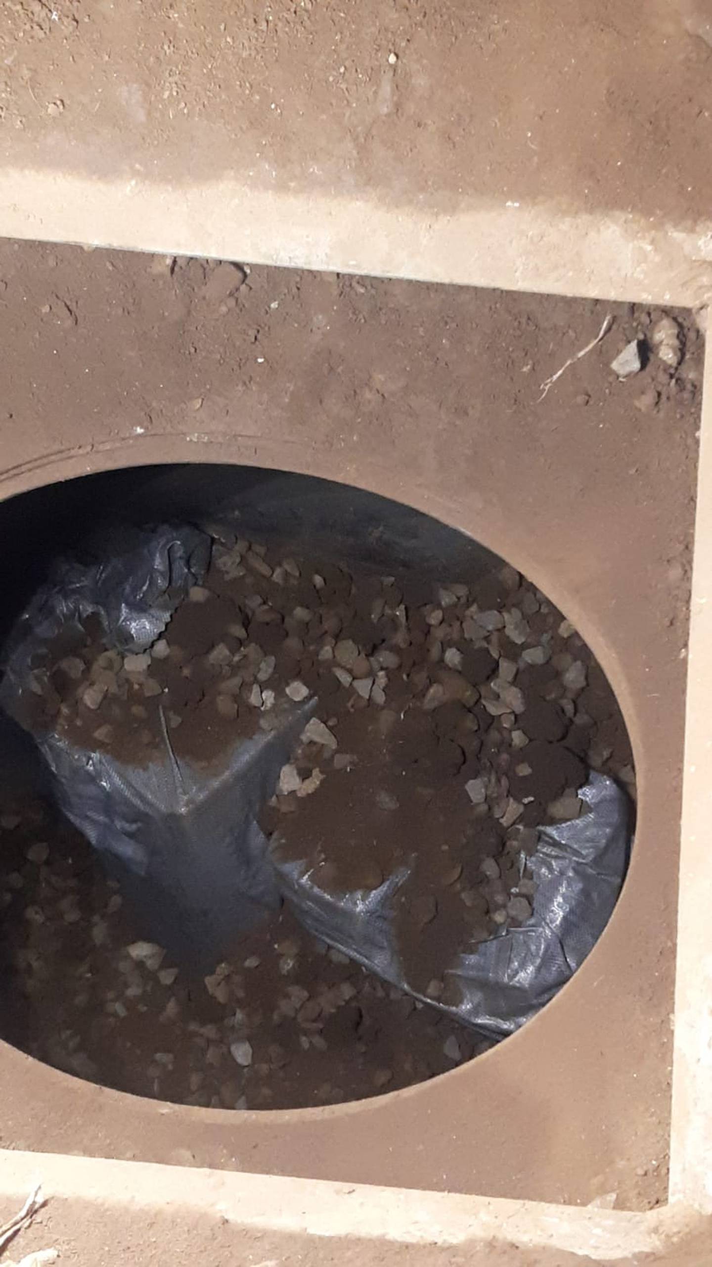 OIJ halla 449 kilos de cocaína enterrados en propiedad donde se encontraba un lavacar en Heredia. Foto OIJ.