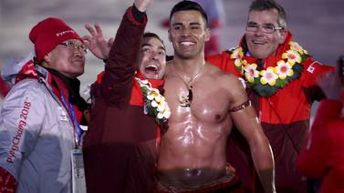 Atleta de Tonga volvió a enseñar caja en una Olimpiada