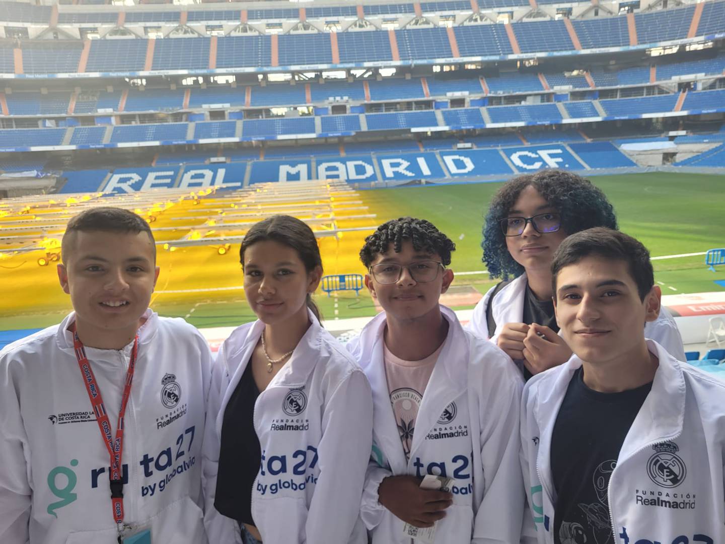 Adolescentes de Guararí van a ver partido del Real Madrid