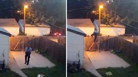 (Video) Policía dispara a dos perros en patio trasero de familia gringa